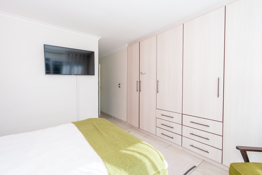 4 Bedroom Property for Sale in Sunset Estate Western Cape
